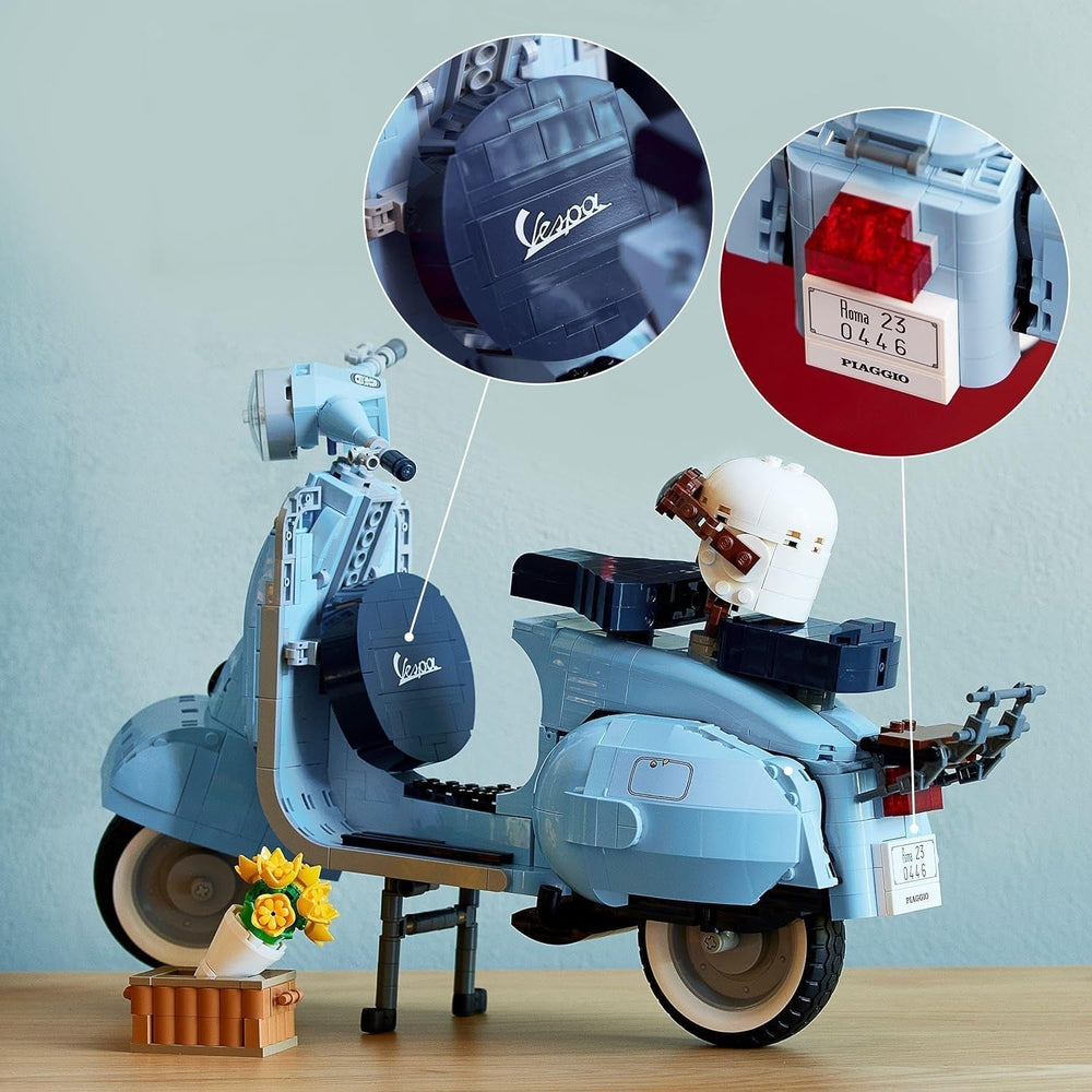 LEGO Icons Vespa 125, modèle de moto à construire, scooter italien vintage, kit de modèle pour adultes, pièce d'exposition comme décoration de pièce, cadeaux pour femmes et hommes 10298 Kits de construction Besuche den LEGO-Store