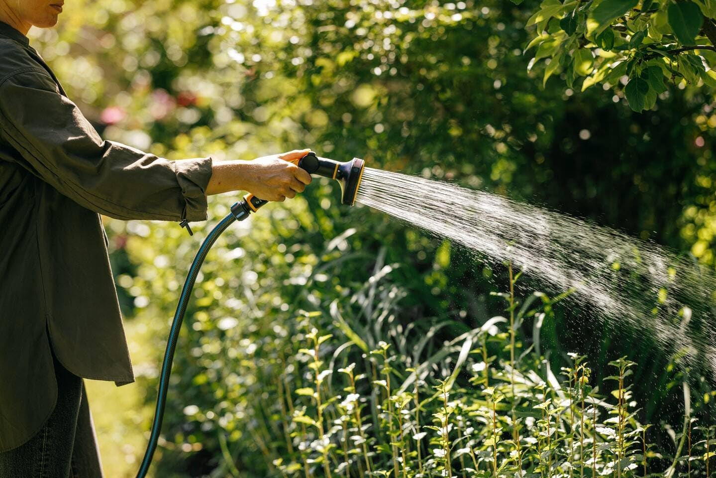 Fiskars Tuyau d'arrosage S, Série X, Tuyau d'arrosage pour arrosage manuel, 13 mm (1/2"), Longueur : 15 m, Raccord universel, Protection UV, Protection contre le gel, Résistant à la torsion, Bleu, 1076044