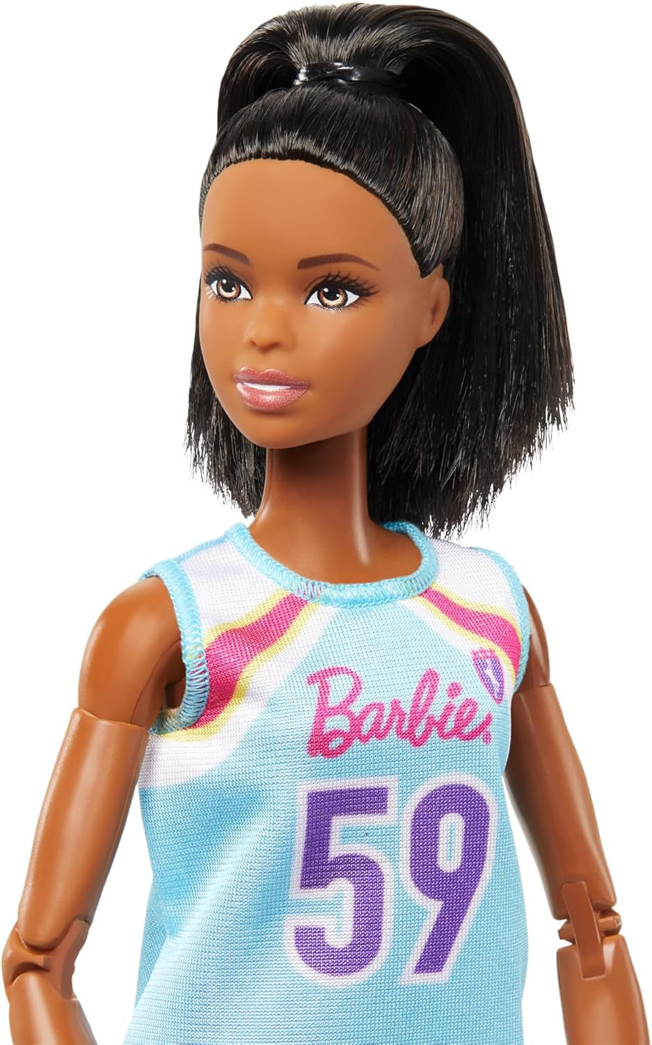 Barbie Made to Move Poupée et accessoires, joueuse de basket brune avec robe de sport et ballon amovibles, 22 articulations articulées, HKT74