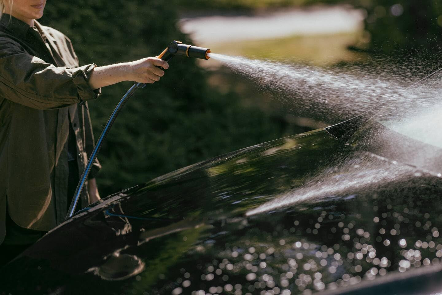 Furtun de grădină Fiskars S, seria X, furtun de apă pentru udare manuală, 13 mm (1/2"), lungime: 15 m, racord universal, protecție UV, protecție la îngheț, rezistent la răsucire, albastru, 1076044