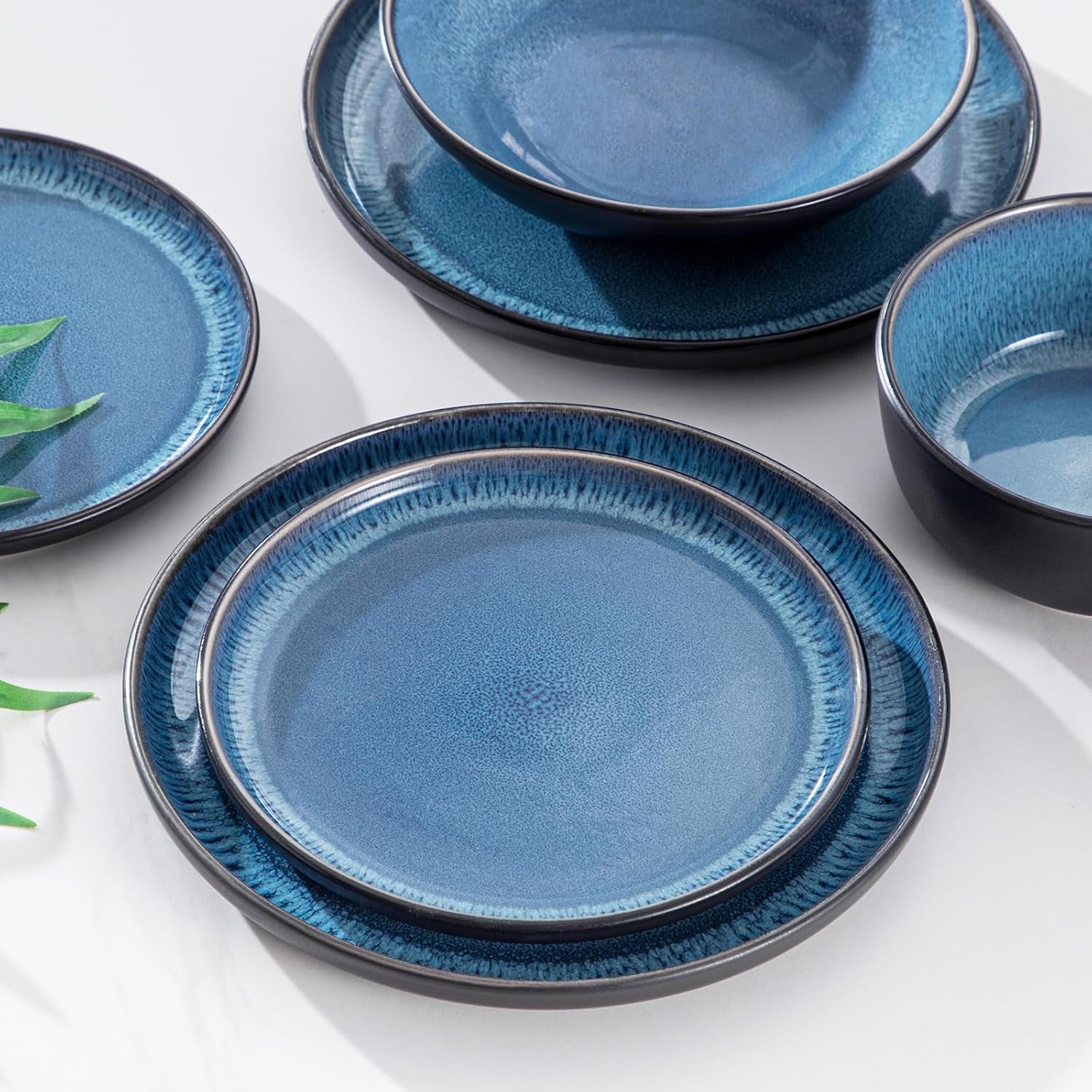 Service de table pour 6 personnes Vancasso PLAYA Service de table en porcelaine 24 pièces pour 6 personnes Bleu comprenant assiettes, assiettes Suma, bols et assiettes à salade Passe au lave-vaisselle et au micro-ondes