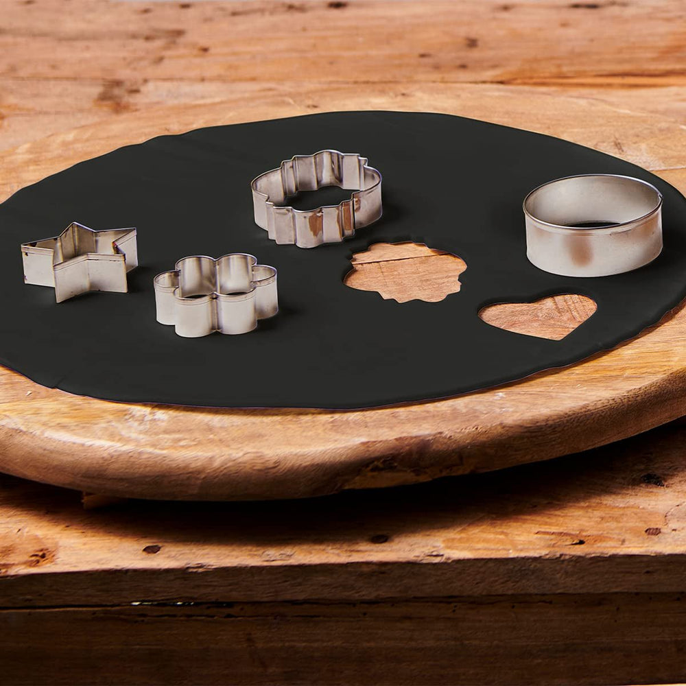 FunCakes Disque Fondant Roulé Raven Black : Délicieux Goût Vanille, 430g & Rouleau Fondant Disque Roulé Rouge Feu : Délicieux Goût Vanille, Déjà Roulé, Facile à Utiliser, 430g Naty Shop Pâte à Sucre