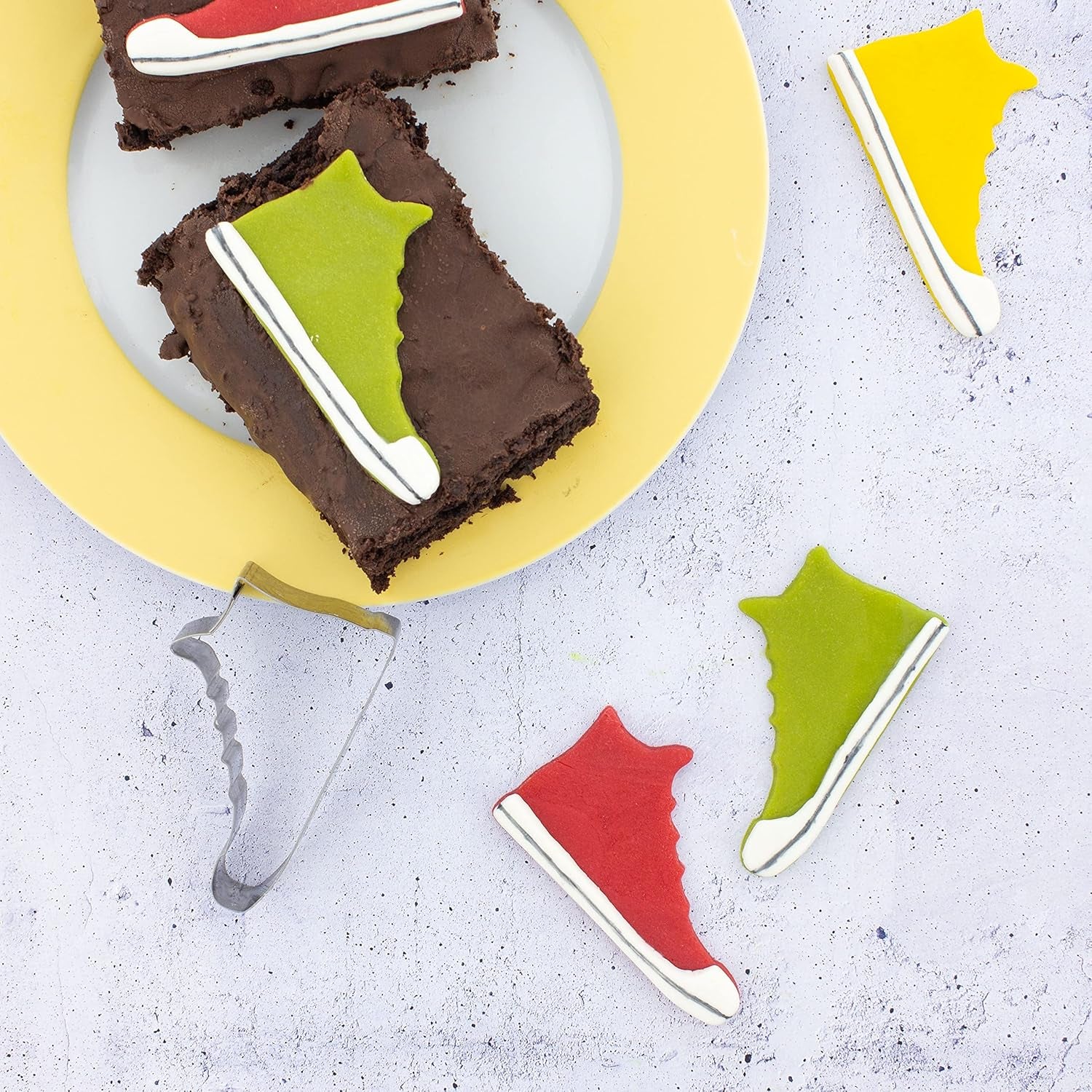 Günthart BackDecor 800 g de fondant blanc Table décorative blanche pour enduire, glacer des gâteaux ou modeler, sans huile de palme, prête à l'emploi et facile à travailler avec la pâte à sucre Naty Shop