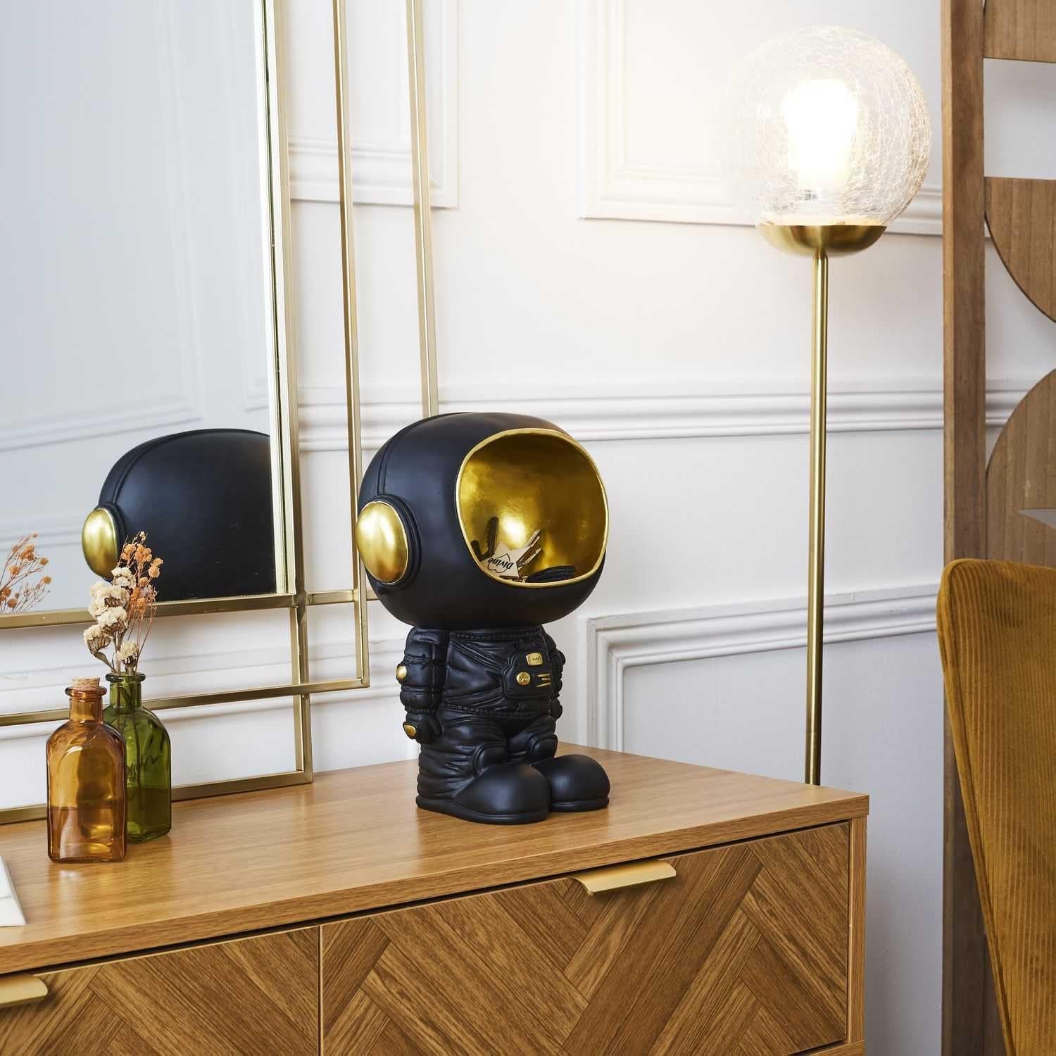 HOME DECO FACTORY, HD0160, Statue Astronaute avec vide-poche noir, objet de décoration moderne et pratique, design futuriste, idéal pour salon ou bureau, taille : 20 cm, couleur : noir et doré Statuettes et sculptures Naty Shop