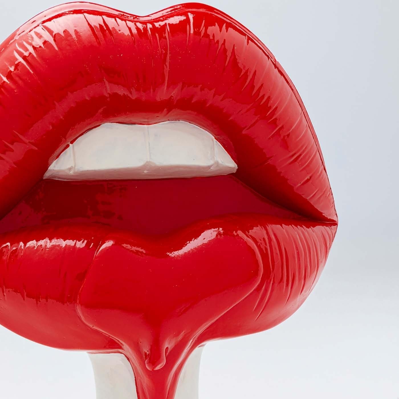 Kare Design objet déco Hot Lip, blanc/rouge, accessoire de maison, lèvres, bouche, 26x21x14 cm (h/l/p) Statuettes et sculptures Naty Shop