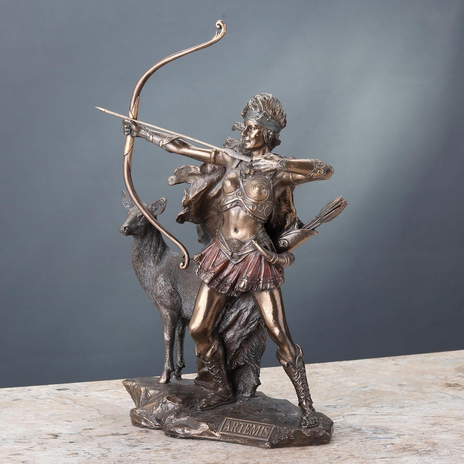 Statue en bronze de la déesse de la chasse et du sauvage Naty Shop statuettes et sculptures