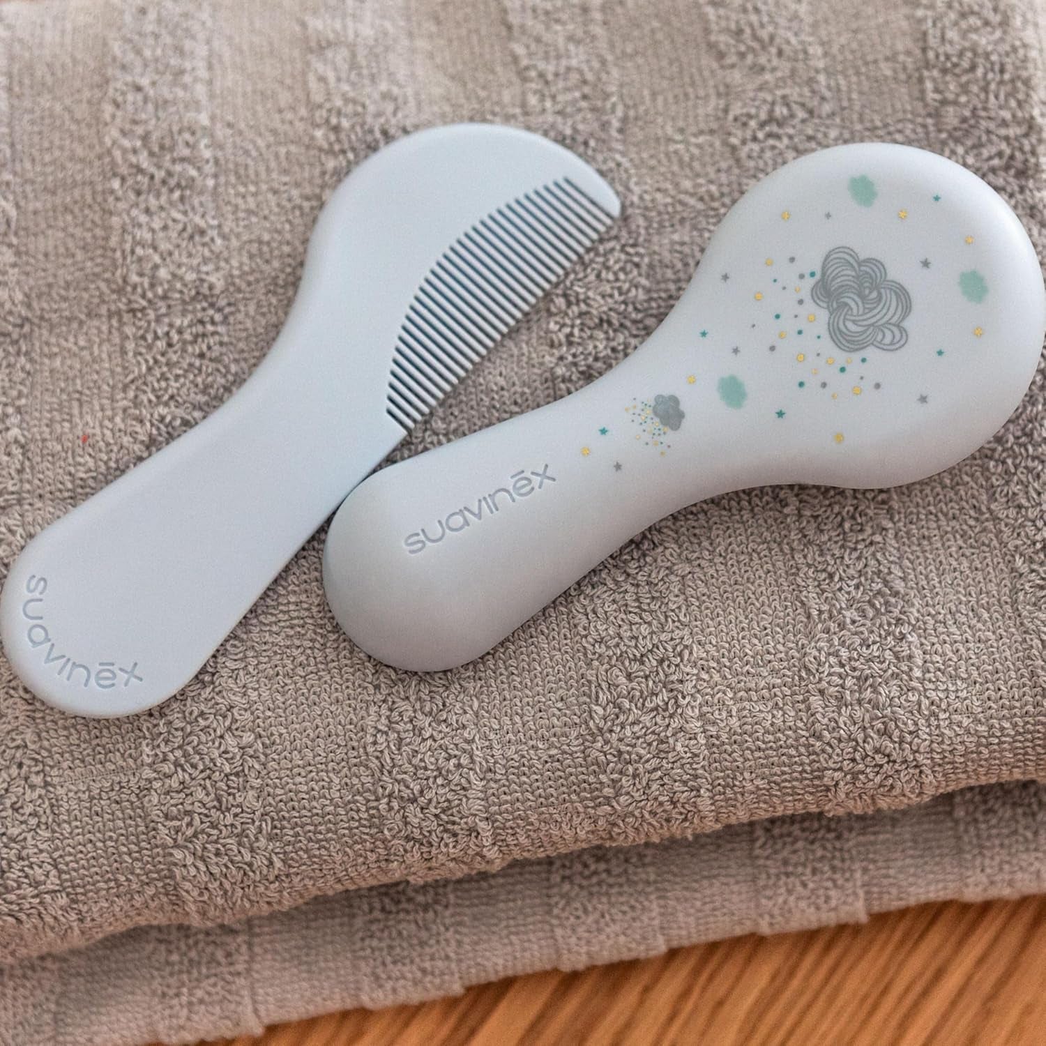 Suavinex 3162384 Peigne avec brosse, bleu Enfant - Bain et Soin Naty Shop