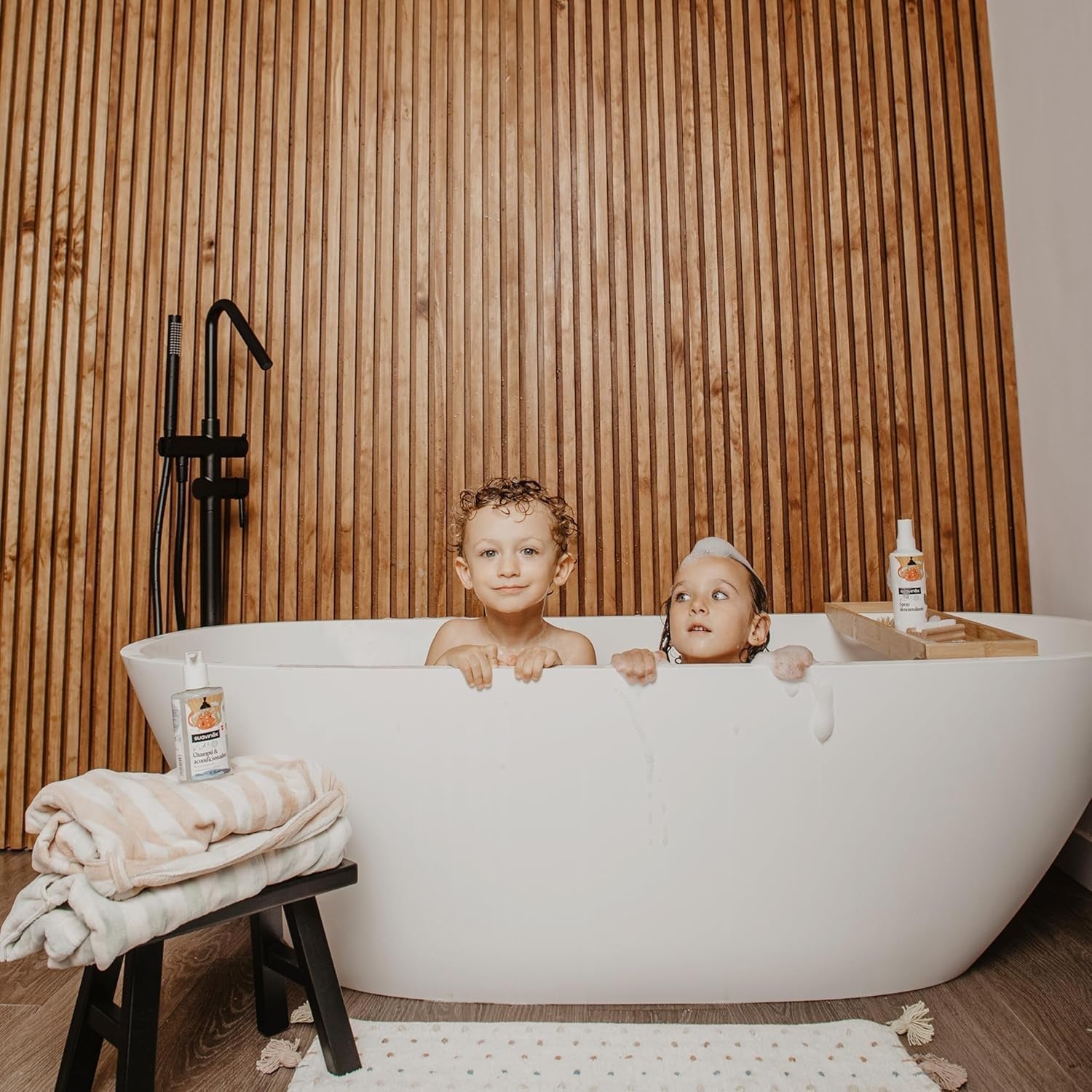 Suavinex, shampoing soin pour enfants de 3 à 10 ans, sans allergène, sans paraben, sans silicone, adapté aux peaux sensibles, sans déchirure ni tiraillement, 95% d'ingrédients d'origine naturelle, Enfants - Bain et Soin Naty Shop