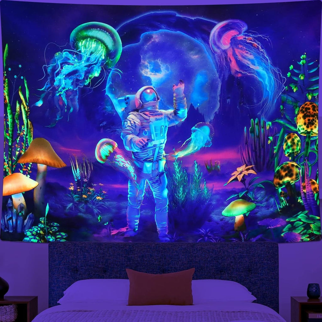 Tapiserie betylifoy black light astronaut reactive plants jellyfish Casa - Accesorii si Decoratiuni Naty Shop Astronauți 150L X 130B Cm